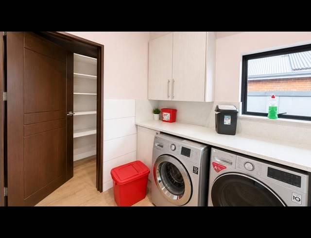 5 BEDROOM HOUSE FOR SALE IN MIDSTREAM RIDGE